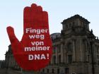 "Finger weg !"